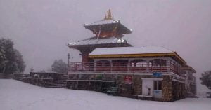 चन्द्रागिरि डाँडामा हिमपात