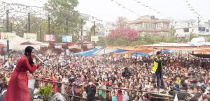 आठौ तनहुँ महोत्सवमा दर्शकहरुको भीड,कलाकार शान्तिश्री परियारको प्रस्तुतीमा झुमे दर्शकहरु