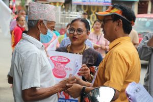 राजकुमार श्रेष्ठ राकुले भोट फकाउँदै