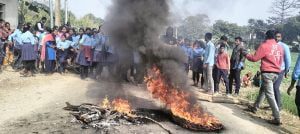 नियमित पठनपाठन माग गर्दै आक्रोश पोख्दैछन् विद्यार्थी